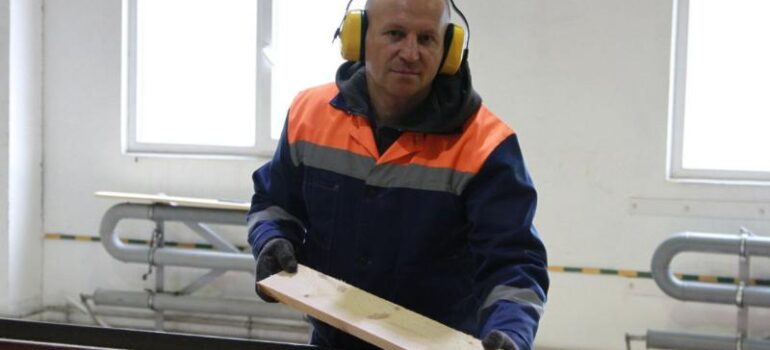 Знаковая веха в развитии Крупского лесхоза: выпущен миллионный поддон!