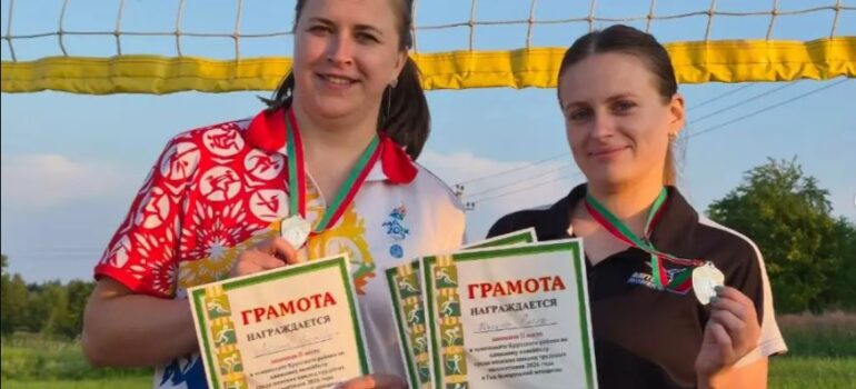 В Год белорусской женщины девушки Крупского лесхоза заняли второе место в районных соревнованиях по пляжному волейболу