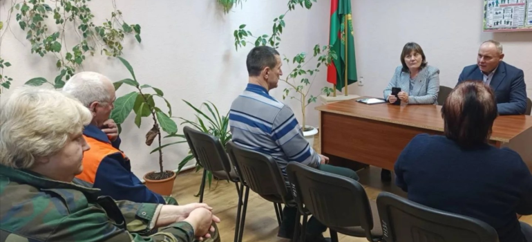 Директор Крупского лесхоза Николай Усеня провел встречи