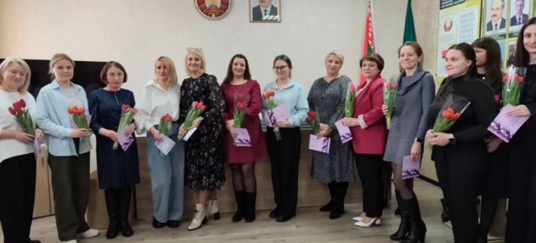 С Праздником Дорогие Дамы!