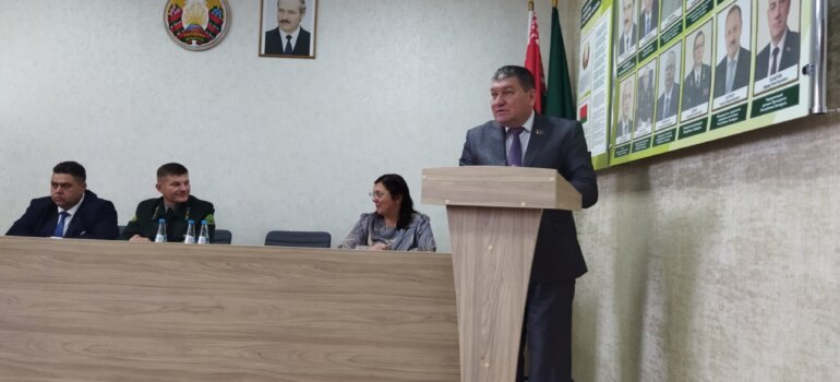 Председатель Крупского райисполкома Анатолий Козел провел Единый день информирования в Крупском лесхозе.