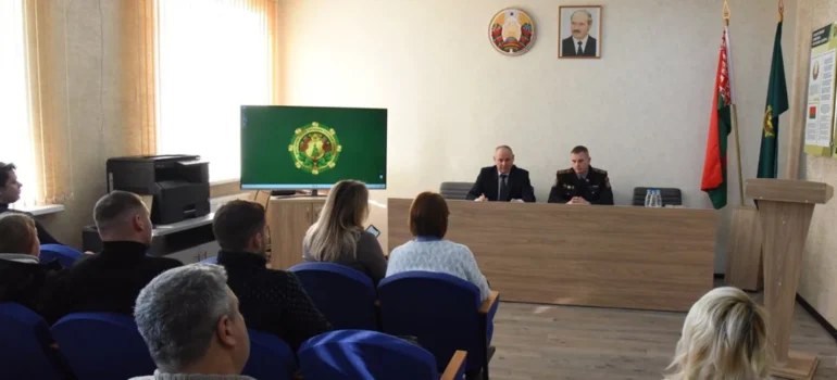 «Безопасная скорость — не та, что на знаке, а та, что позволяет выжить», — о цене невнимательности на дороге с коллективом Крупского лесхоза сегодня говорил начальник УГАИ УВД Минского облисполкома полковник милиции Сергей Бондаренко